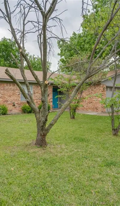 204 Blue Ridge Trail, Saginaw TX 76179 - Photo 2