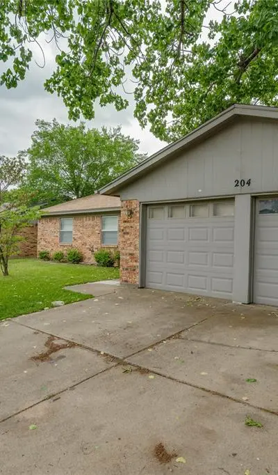 204 Blue Ridge Trail, Saginaw TX 76179 - Photo 5