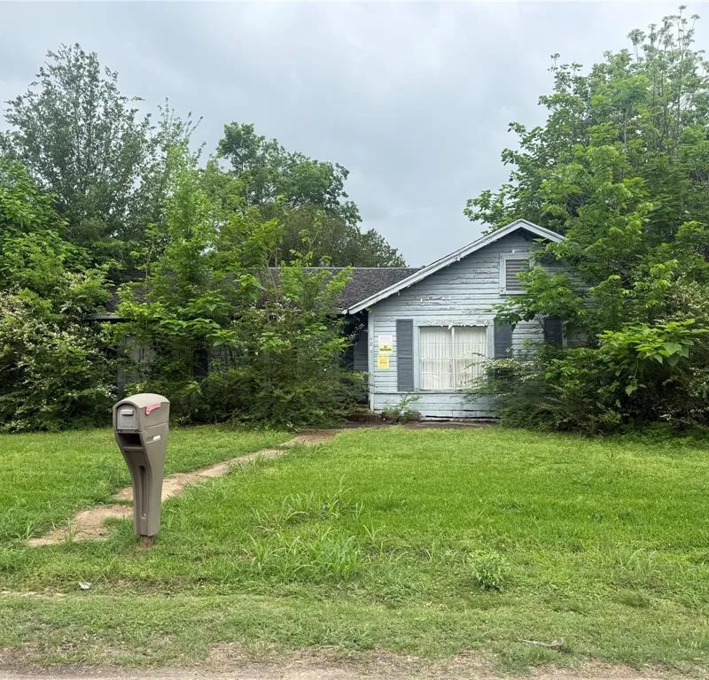 401 W Evans Avenue, Bonham TX 75418