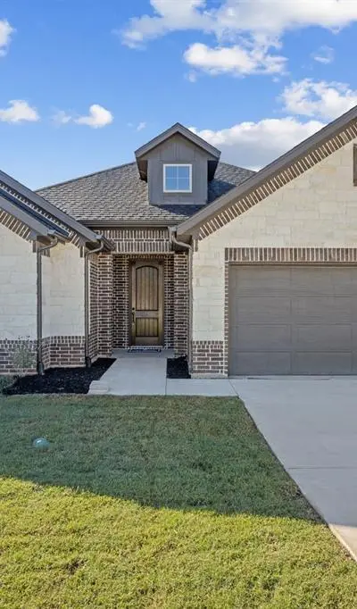 2106 Briarwood Drive, Bridgeport TX 76426