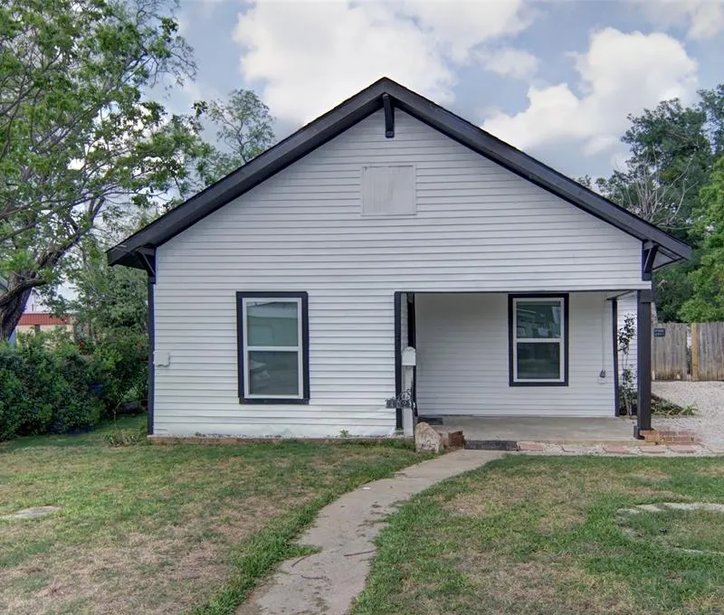 402 W Trammell Avenue, Everman TX 76140