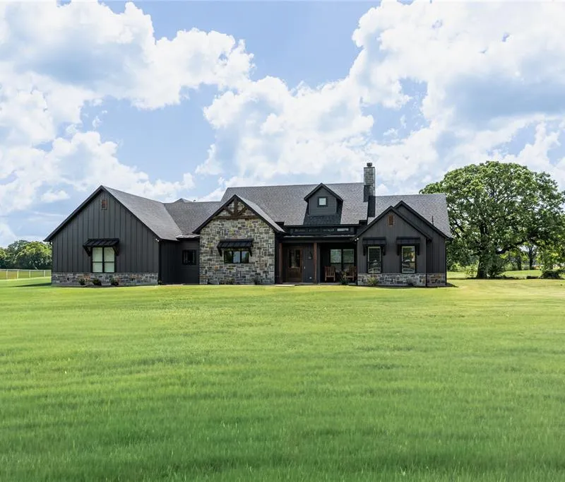 2667 VZ County Road 3208, Wills Point TX 75169