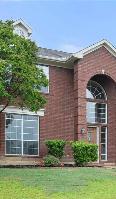 6320 Lake Bluff Drive, Dallas TX 75249 - Photo 2