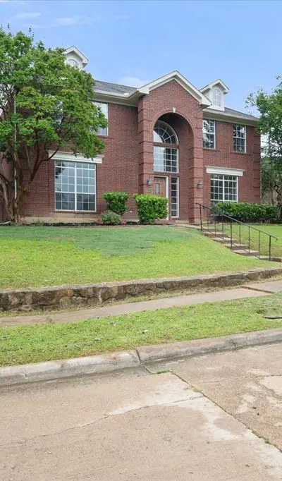 6320 Lake Bluff Drive, Dallas TX 75249 - Photo 3