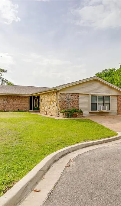 211 Cottonwood Street, Weatherford TX 76086