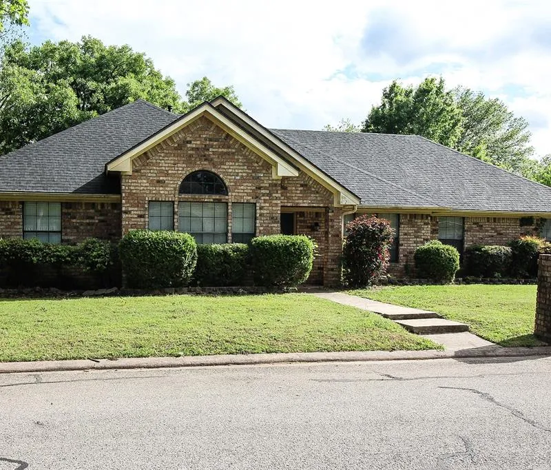 812 Mockingbird Street, Bonham TX 75418