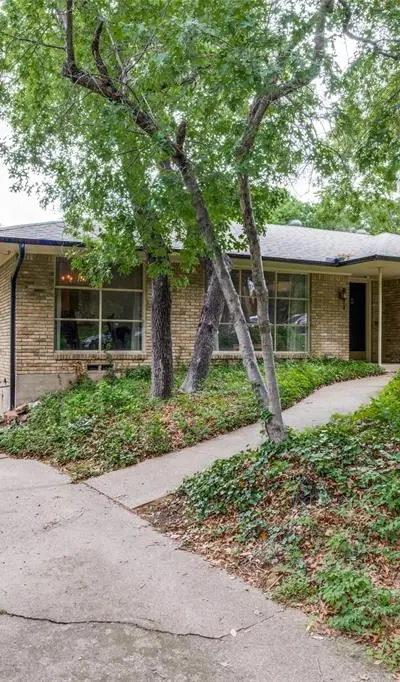 1723 Timbergrove Circle, Dallas TX 75208 - Photo 2