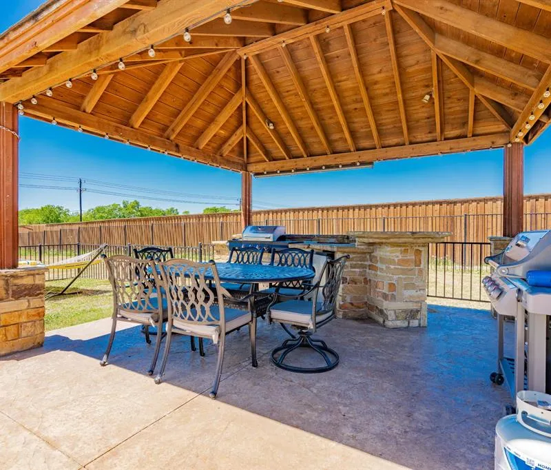 12176 Livingston Way, Talty TX 75126