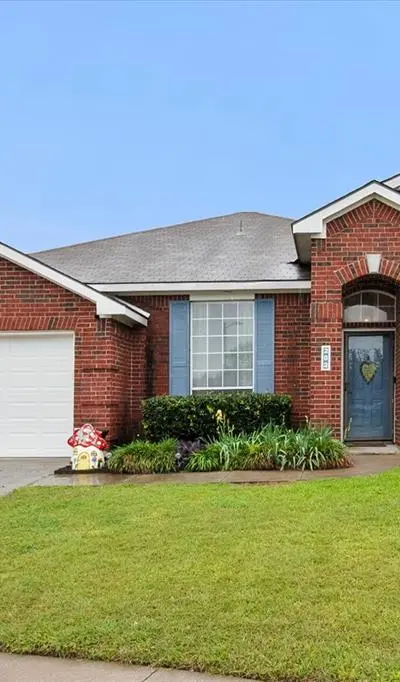 202 Creek Point Lane, Arlington TX 76002