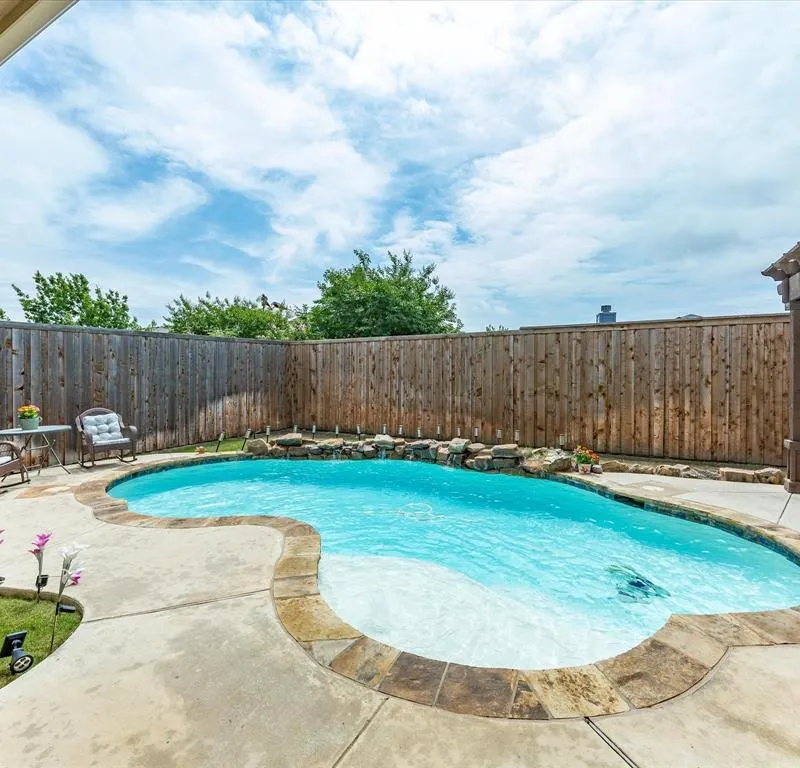 8716 Sierra Trail, Cross Roads TX 76227