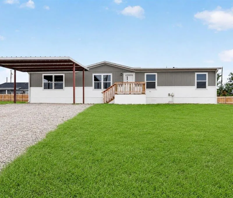 215 Overland Trail, Bridgeport TX 76426