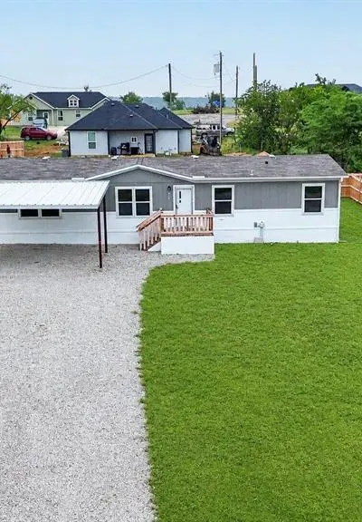 215 Overland Trail, Bridgeport TX 76426 - Photo 2