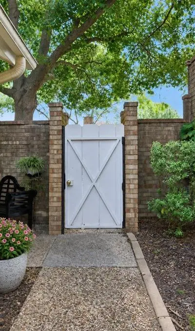 618 Castlewood Lane, Arlington TX 76012