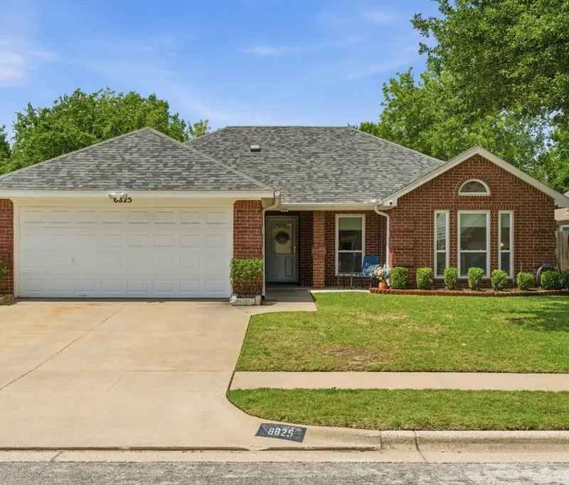 6825 Wooddale Drive, Watauga TX 76148