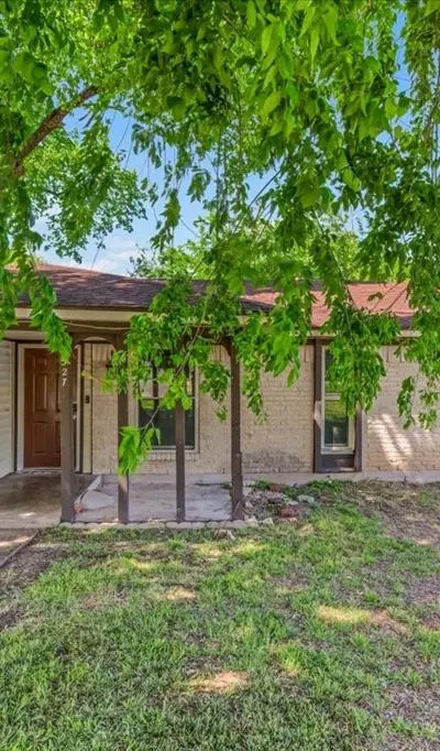327 E Center Street, Duncanville TX 75116 - Photo 2