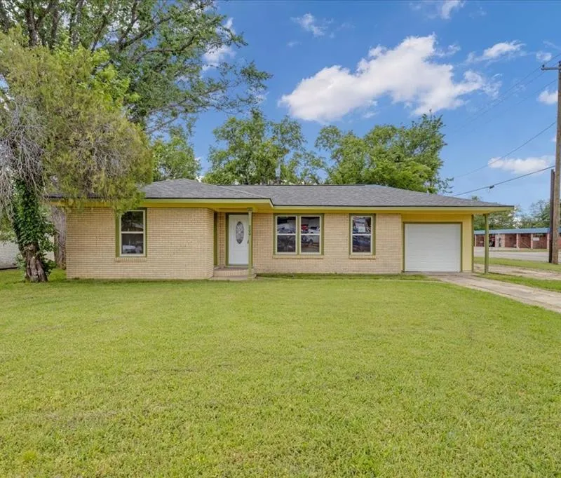 200 Victory Street, Bonham TX 75418