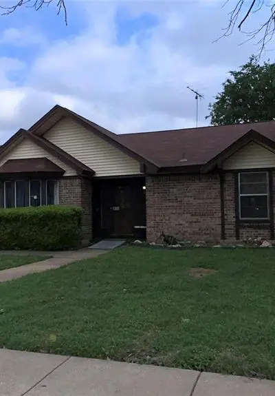 6325 Lavano Drive, Edgecliff Village TX 76134