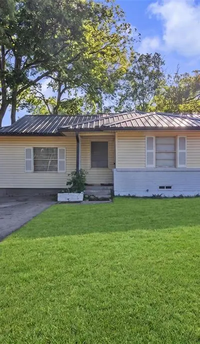 419 Joyce Street, Arlington TX 76010 - Photo 3