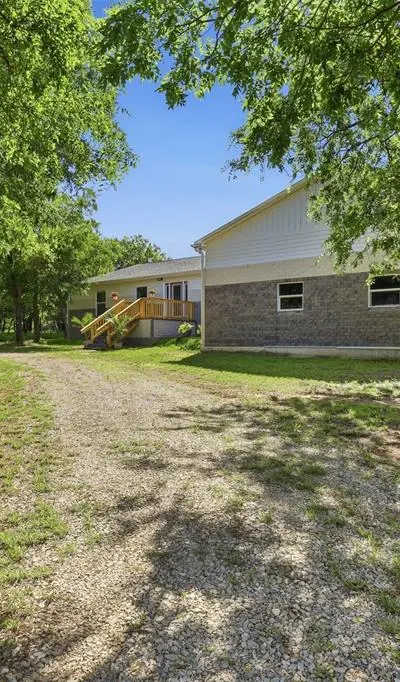 211 E Bay Drive, Bridgeport TX 76426 - Photo 4