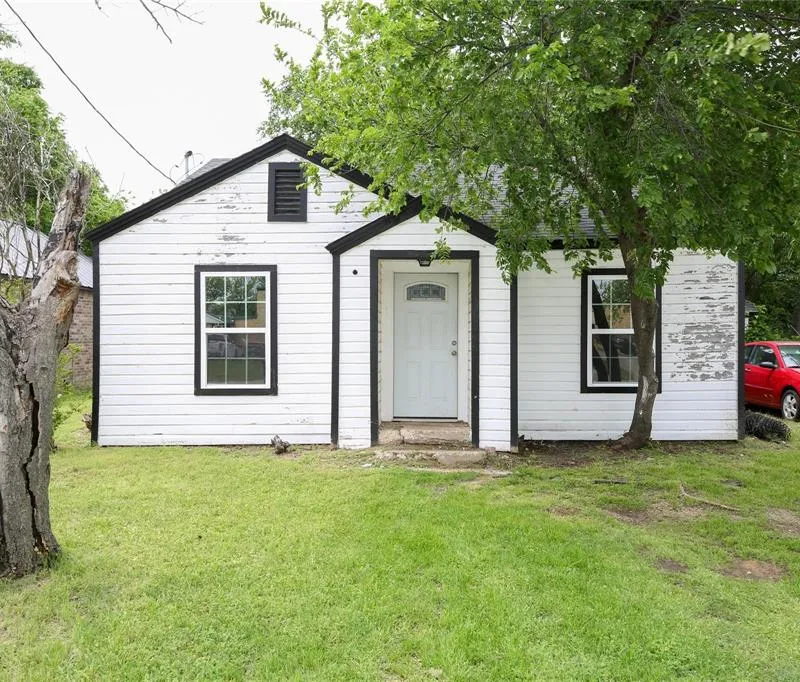 1011 Clay Street, Nocona TX 76255