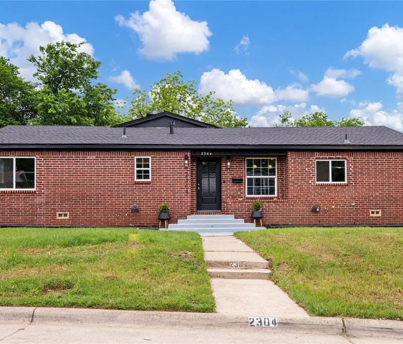 2304 Annabelle Lane, Fort Worth TX 76119