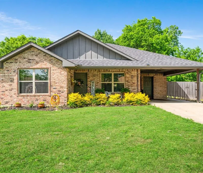 240 Elizabeth Lane, Blossom TX 75416