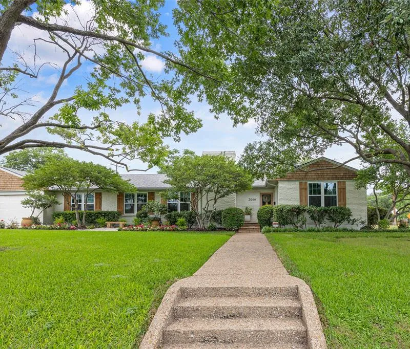 3600 Manderly Place, Fort Worth TX 76109
