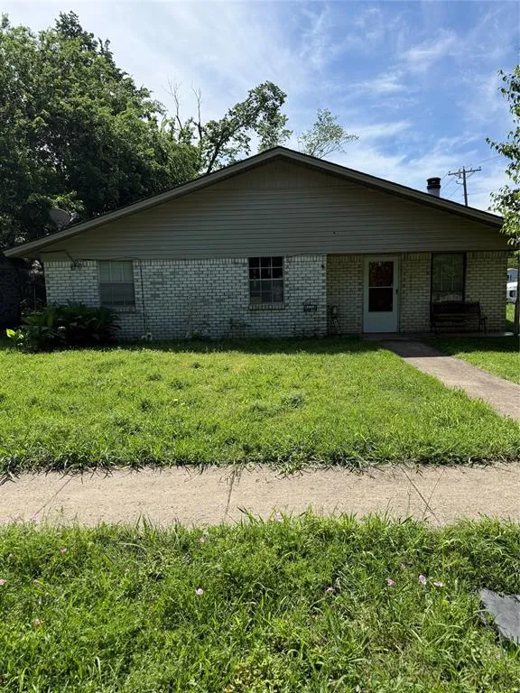 700 Live Oak Street, Wilmer TX 75172