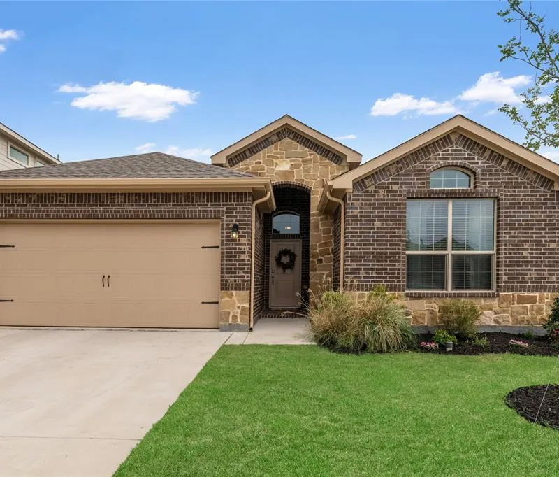 196 Tanager Drive, Rhome TX 76078