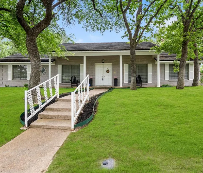 1804 W Cedar Elm Drive, Arlington TX 76012