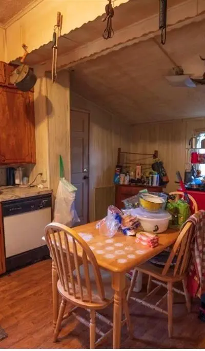 307 W Spruce Street, Whitewright TX 75491 - Photo 3