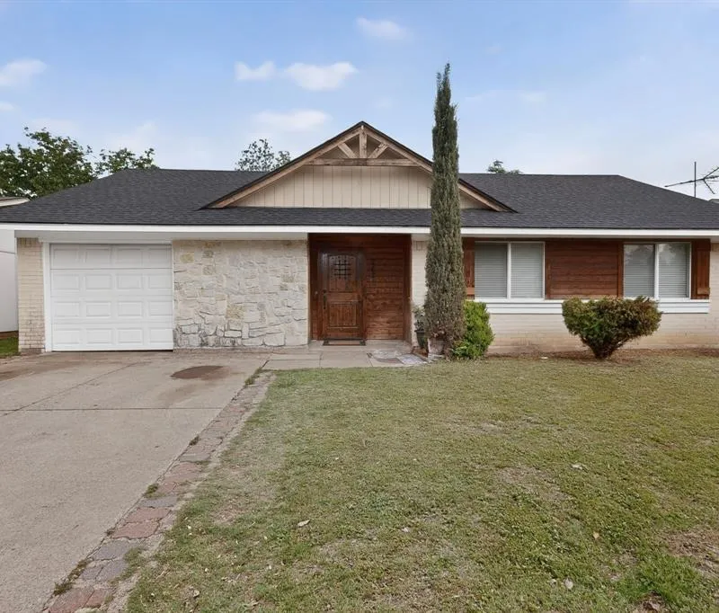 2421 Harbor Trail, Irving TX 75060