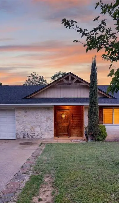 2421 Harbor Trail, Irving TX 75060 - Photo 2