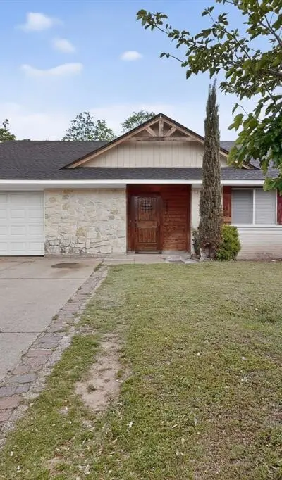 2421 Harbor Trail, Irving TX 75060 - Photo 3