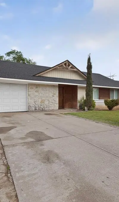 2421 Harbor Trail, Irving TX 75060 - Photo 4