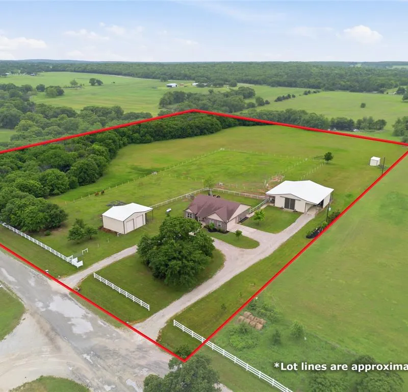198 County Road 1262, Whitesboro TX 76273