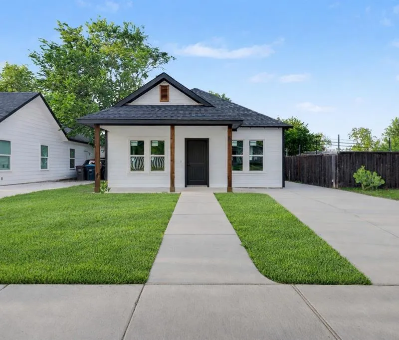 1211 E Cannon Street, Fort Worth TX 76104
