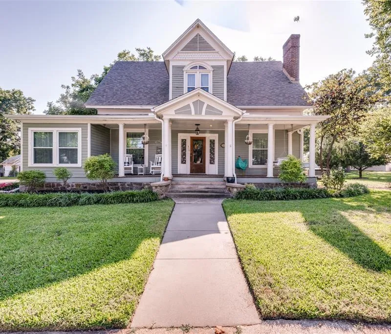 310 E Tarrant Street, Bowie TX 76230