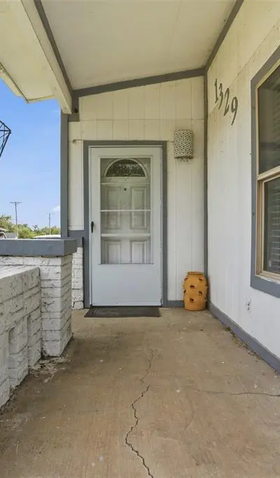 1329 New York Avenue, Fort Worth TX 76104 - Photo 3