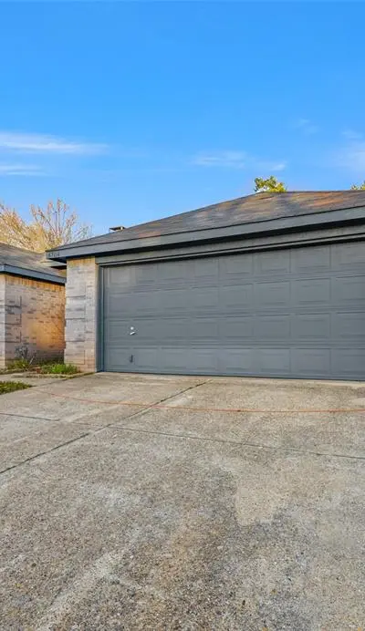 6704 Cedar Shadow Drive, Dallas TX 75236 - Photo 2
