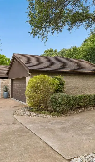 24 Legend Road, Benbrook TX 76132