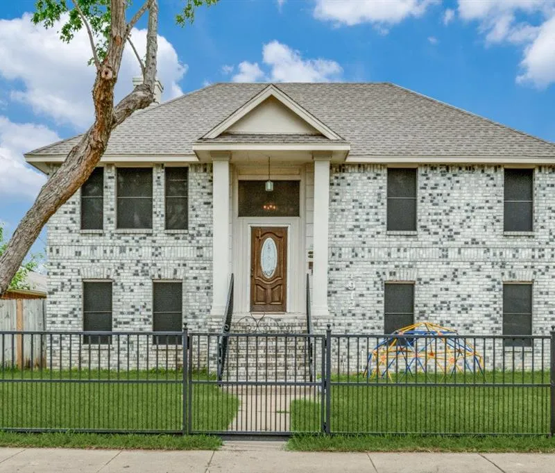 4912 Trinity Cross Court, Dallas TX 75236