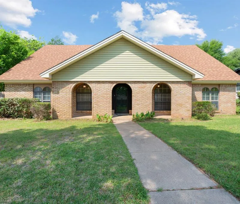 1602 Wagon Wheel Trail, Pantego TX 76013