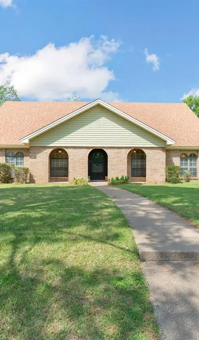 1602 Wagon Wheel Trail, Pantego TX 76013 - Photo 2
