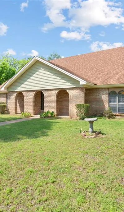 1602 Wagon Wheel Trail, Pantego TX 76013 - Photo 3