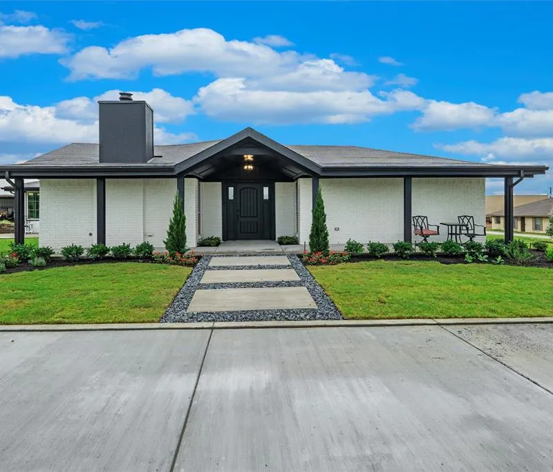 5463 Kelly Drive, Roanoke TX 76262
