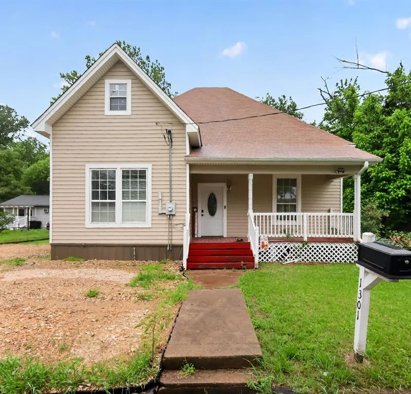 1301 Locust Street, Commerce TX 75428