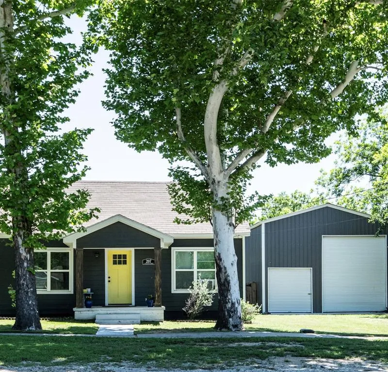 207 S Wickham Street, Alvord TX 76225