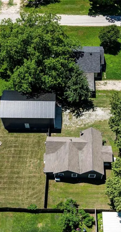 207 S Wickham Street, Alvord TX 76225 - Photo 2