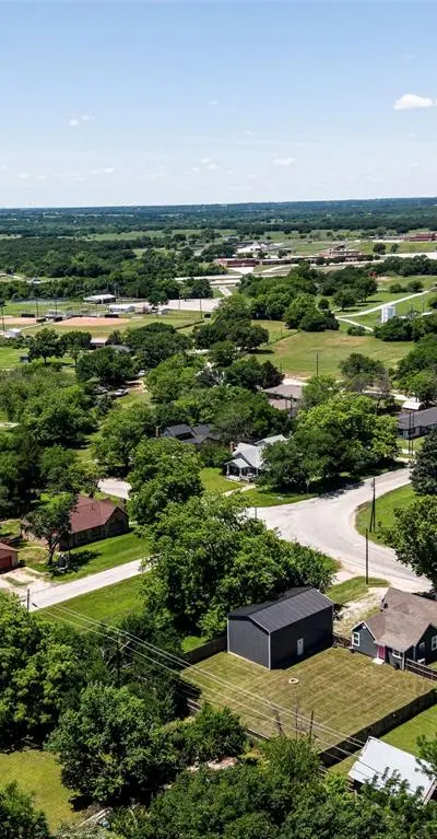 207 S Wickham Street, Alvord TX 76225 - Photo 3